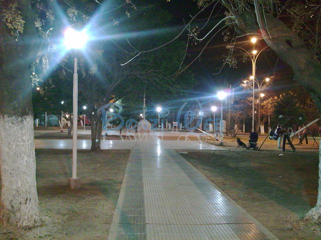 Plaza de Aldo Bonzi, con nuevas luces  -  BonziWeb