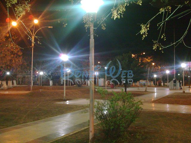 Plaza de Aldo Bonzi, con nuevas luces  -  BonziWeb